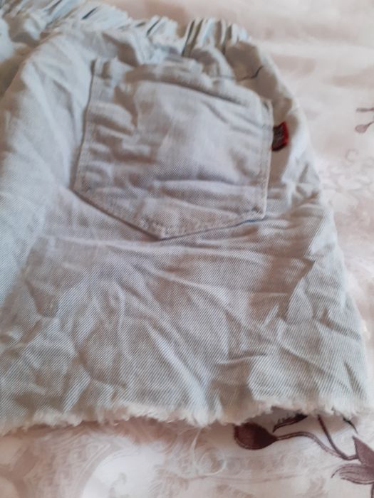 vând pantaloni scurți fete blugi