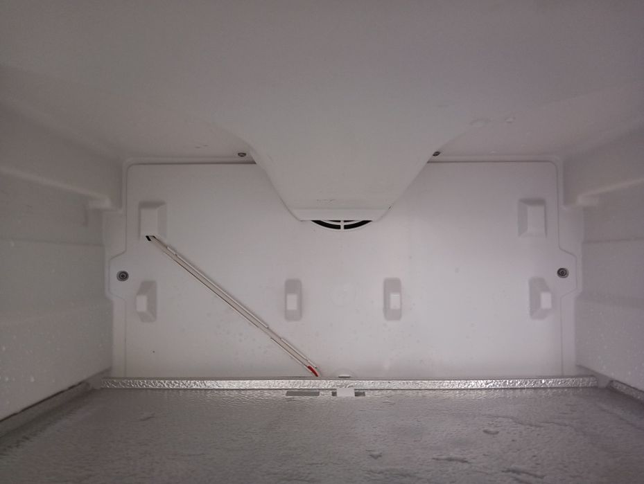 Малък хладилник фреш зона Liebherr с две години гаранция!