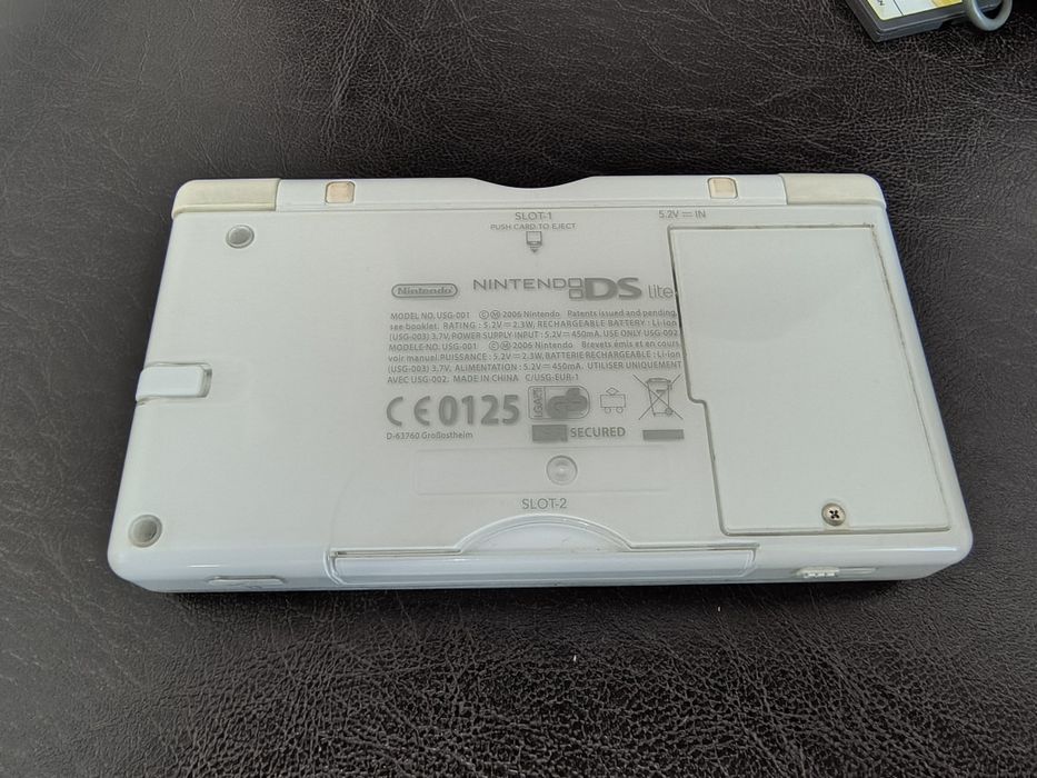 Nintendo DS Lite, alimentator original + un joc