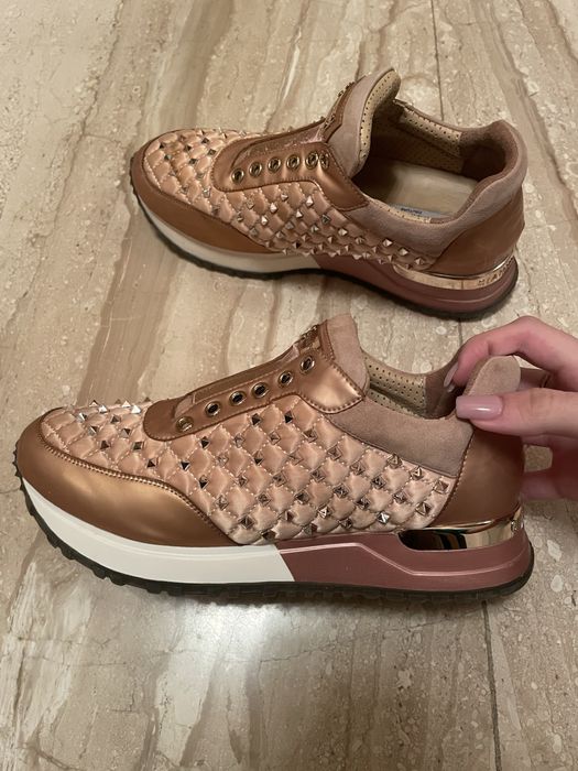 Обувки р розов цвят с капси