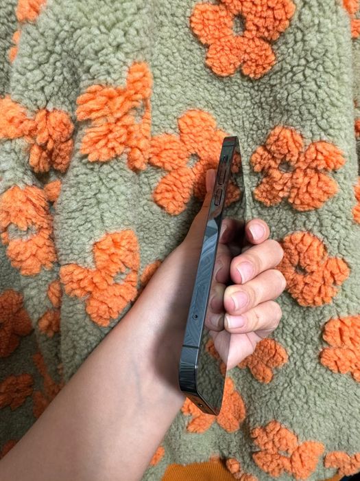 Продам Iphone 12 pro