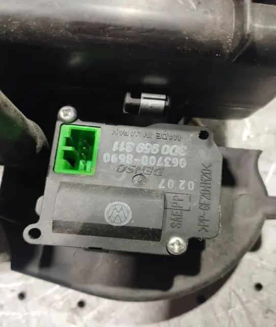 Carcasa de aerisire de podea din spate sofer Volkswagen VW Phaeton