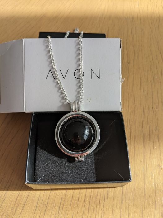 Колие с черен камък от Avon