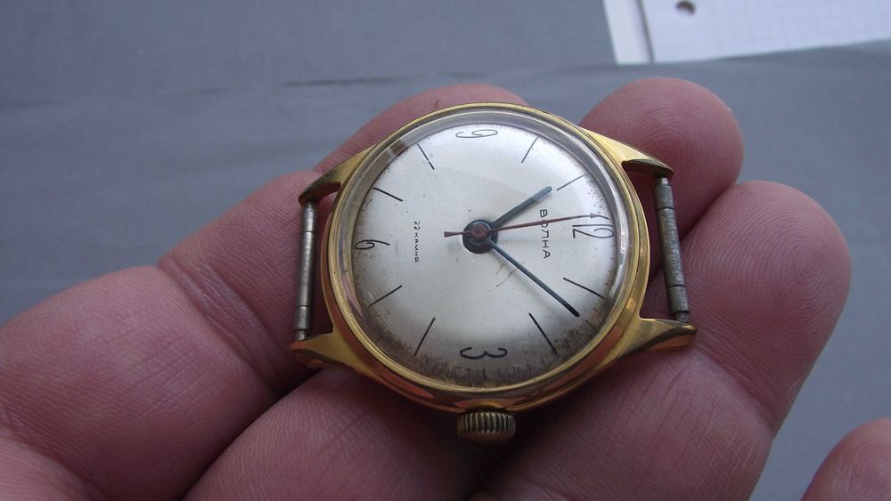 ЧАСОВНИК - "ВОЛНА" / 22камъка позлата - рядко срещан.