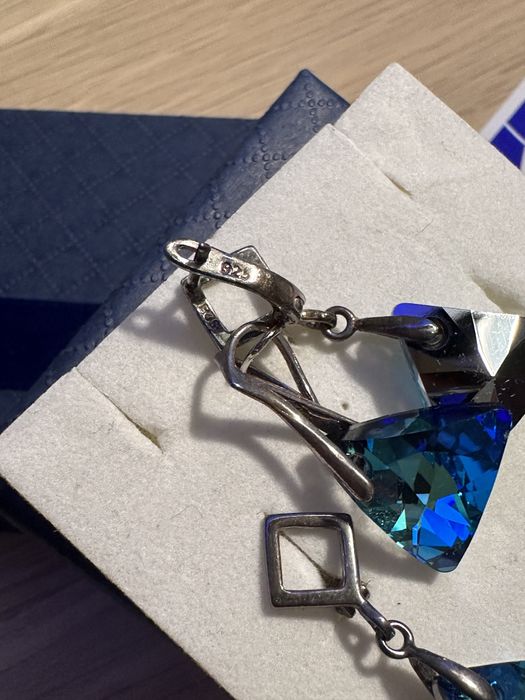 Обици и колиета с кристали Swarovski