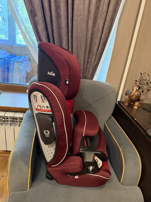 Продам детское авто кресло joie