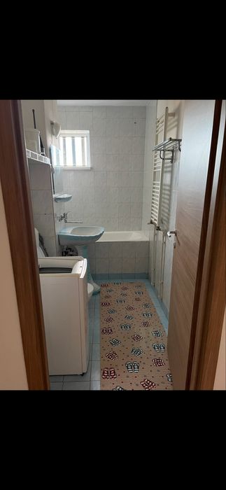 Vand apartament 2 camere , decomandat, etaj 4 ( nu are balcon) zona Marasti , vedere la strada , mobilat si utilat,