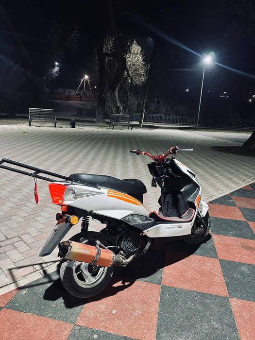 M8 1 поколения срочно