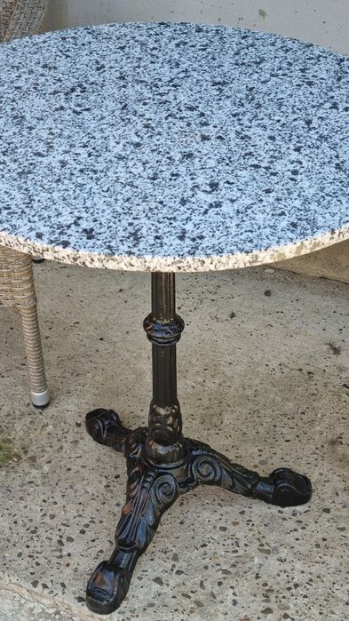 Masa cafea din granit si fontă
