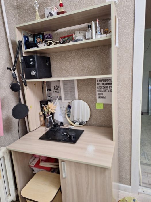 Продам стол письменный для школьника