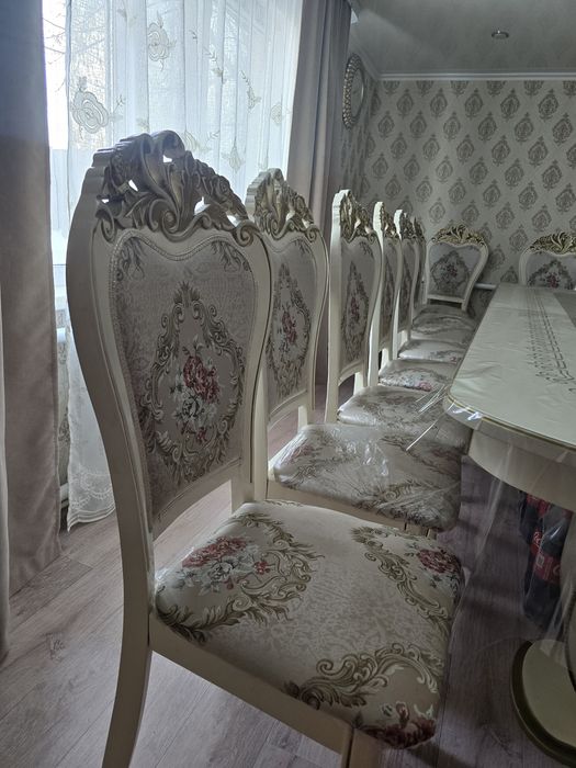 Срочно продам стол вместе со стульями или отдельно