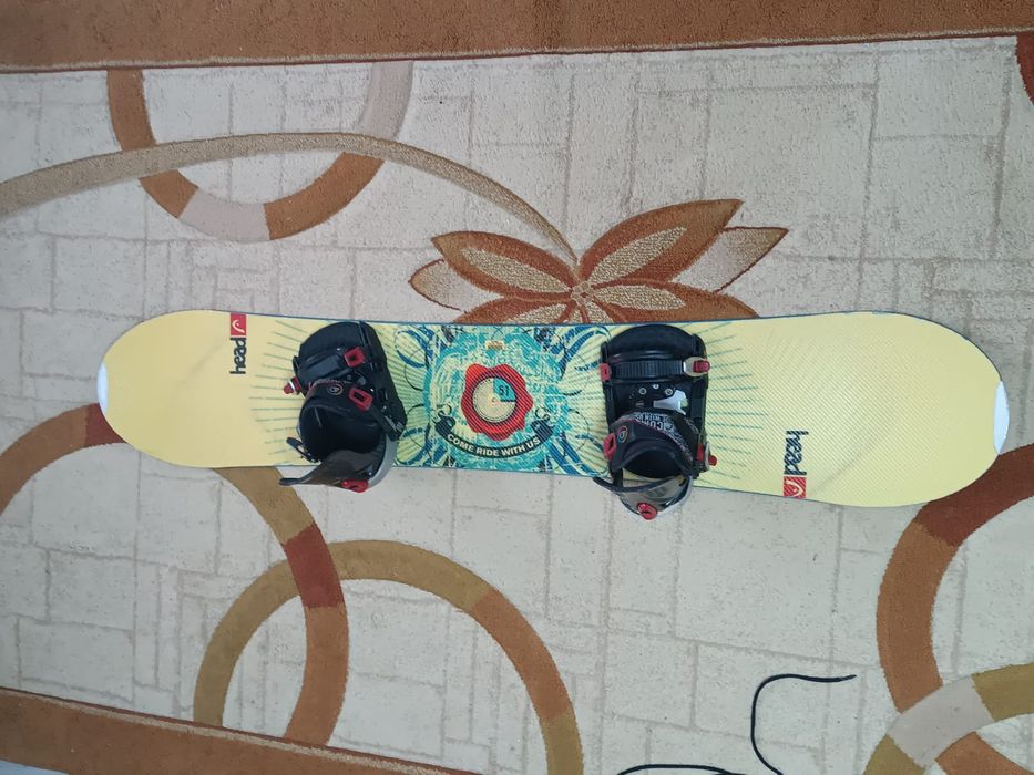 Vând placă de snowboard Head