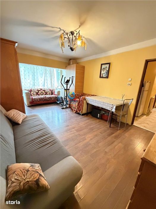 Vanzare apartament 2 camere decomandat, etaj 1, intrare Racadau