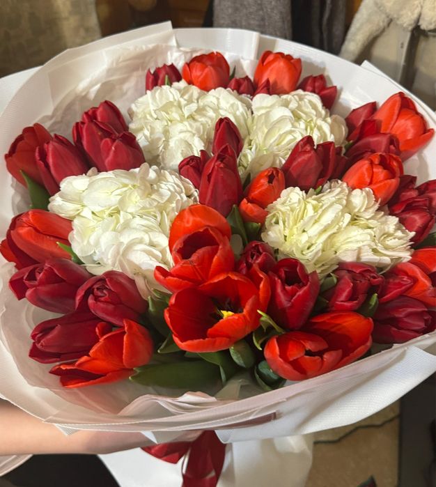 Букет от romeo. Тюльпаны с гортензии