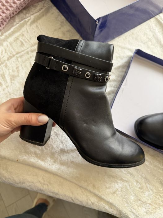 Весенние сапоги женские