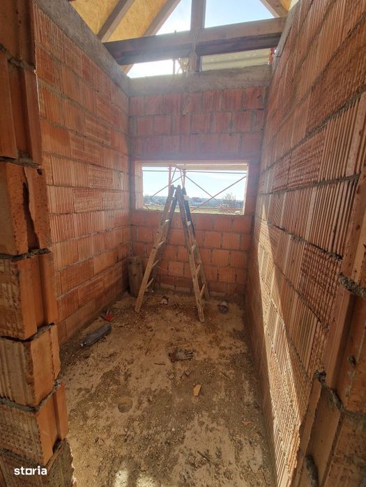 Casa P+M la rosu de vanzare in Catalina – zona linistita, locuinta i