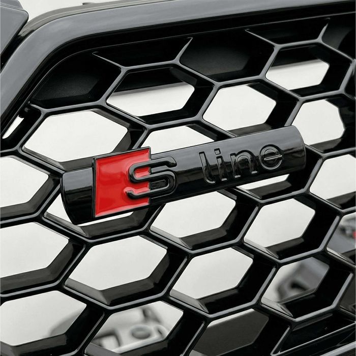 Emblema S line Grila Fagure Negru Lucios