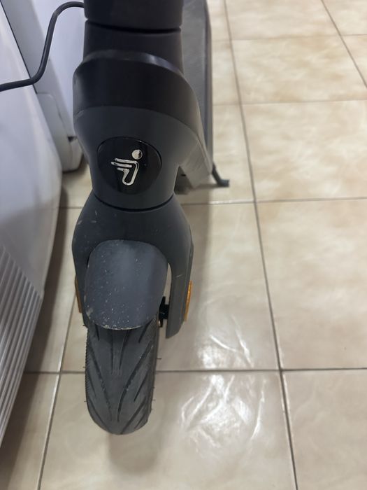 Електрическа тротинетка Segway-Ninebot Е2 Pro, 350W, до 40 км, Черна