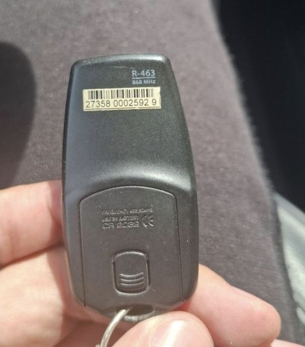 Продам брелок пулт от Pandora R-463 состояние хорошое (не комплект)
То