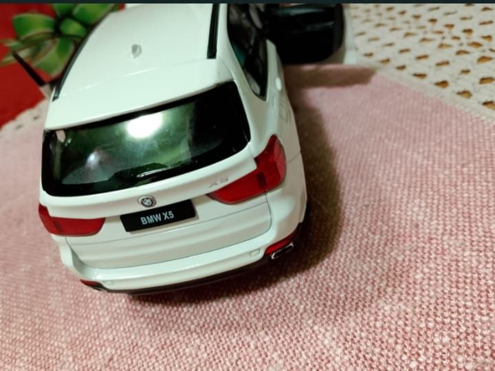Vând BMW x5 de jucărie scara 1:24