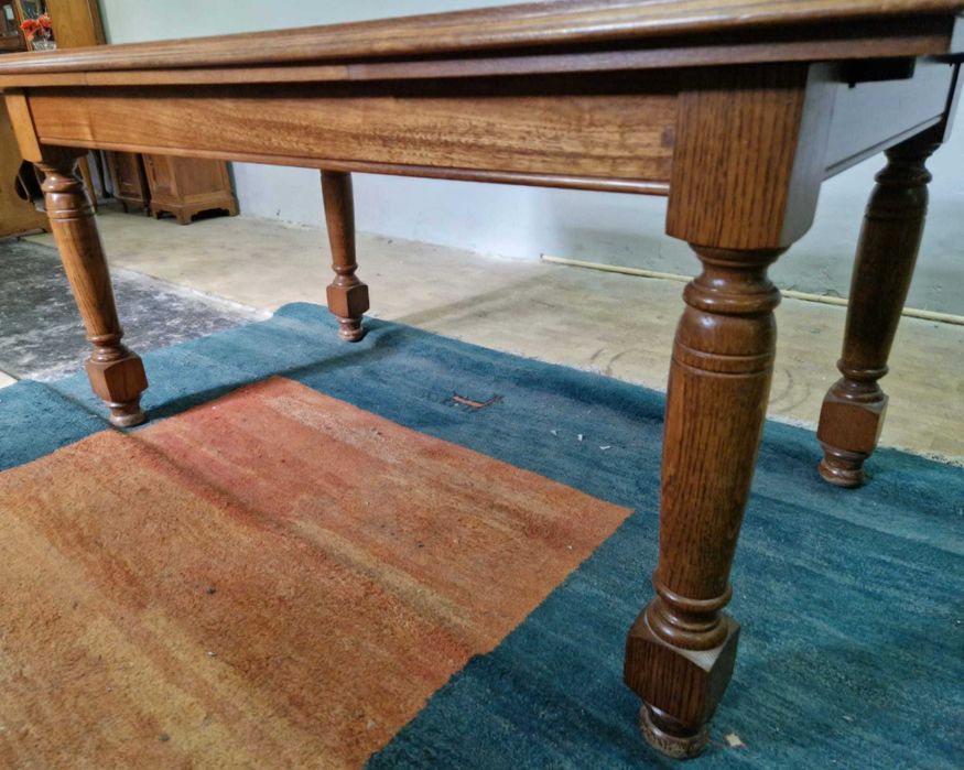 Трапезна разтегателна маса от масивен дъб