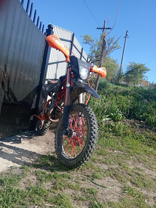 Vând cross 125 cc