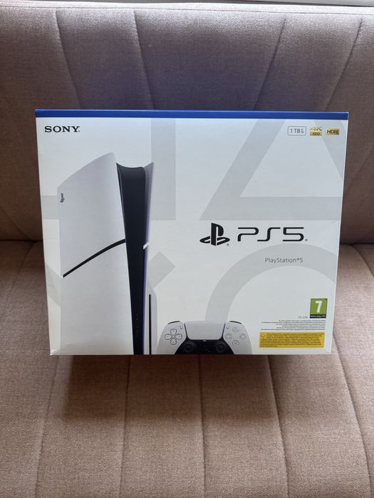 PlayStation 5..гаранция..2-контролера и 8 игри