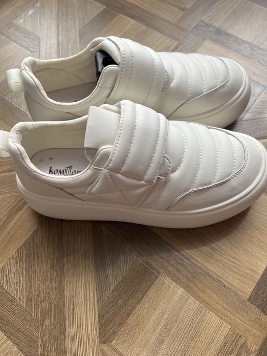 Женские кожаные кроссовки