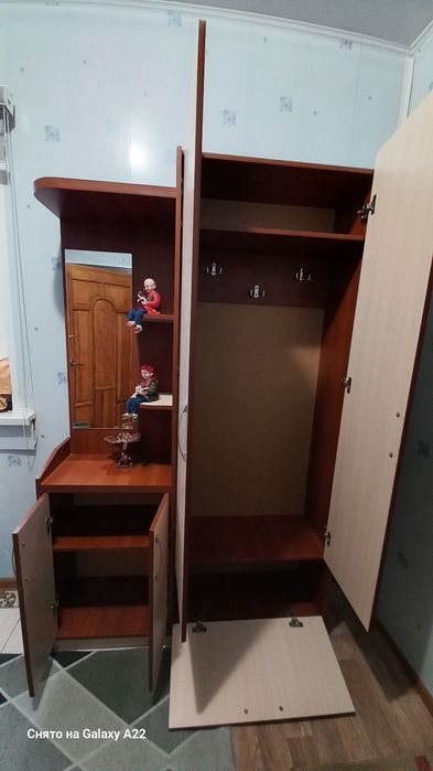 Шкаф в прихожую .