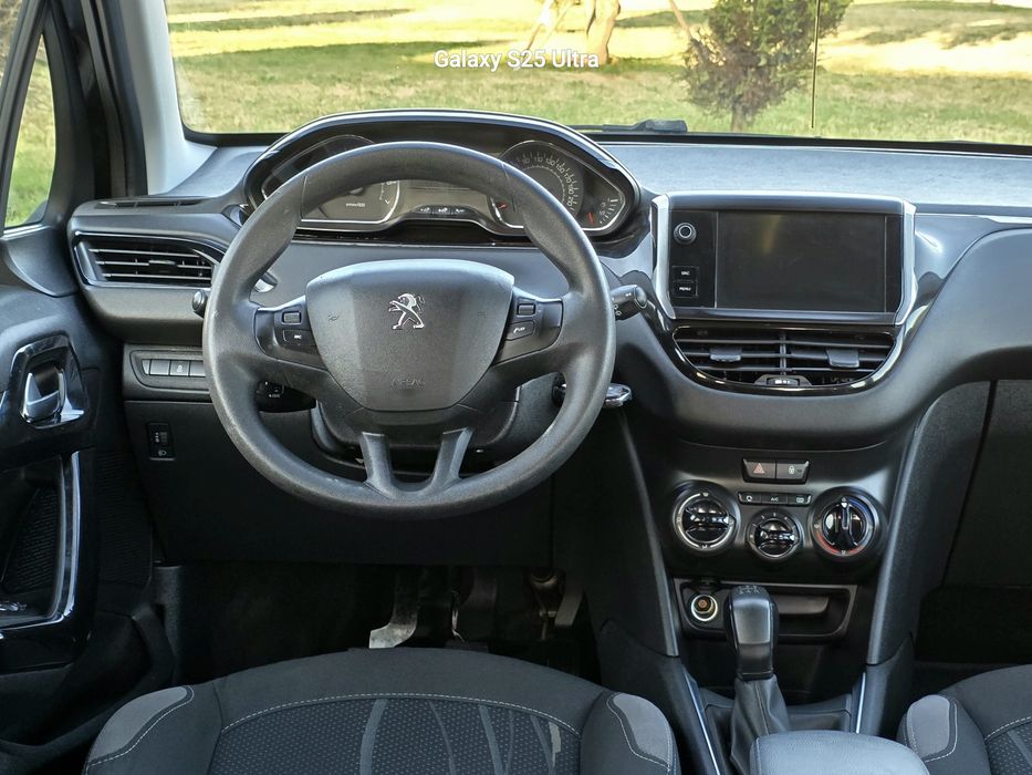 Peugeo 208 1.2 benzina, an 2015 , 112 000 km , rate , livrare, garantie