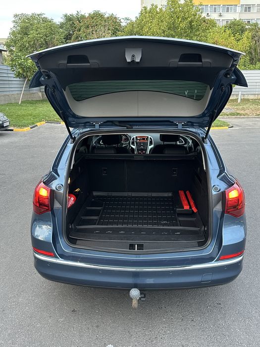 Vând Opel Astra Sport Tourer