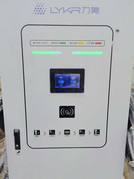 Продается погрузчик погрузчик（Электрический погрузчик с зарядной ）