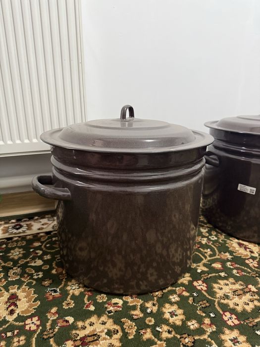 Кастрюля, пылесос, стол стуля