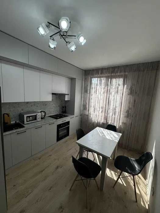 Bodomzor metro 5 daqiqa uzoqlikda arenda