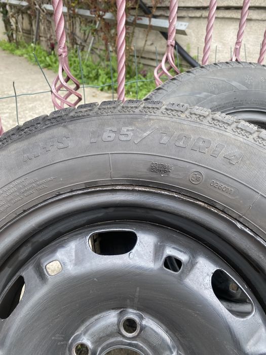 Vand anvelope 165 70 r14 si 175 70 r14 iarna