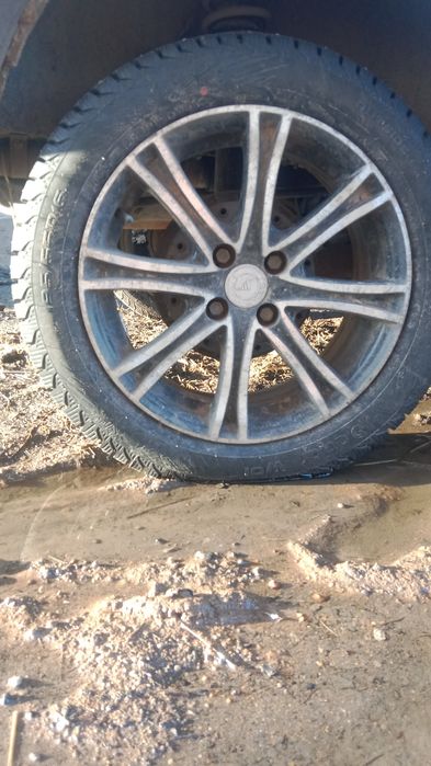 Диски литьё + покрышки зима новые шипованные