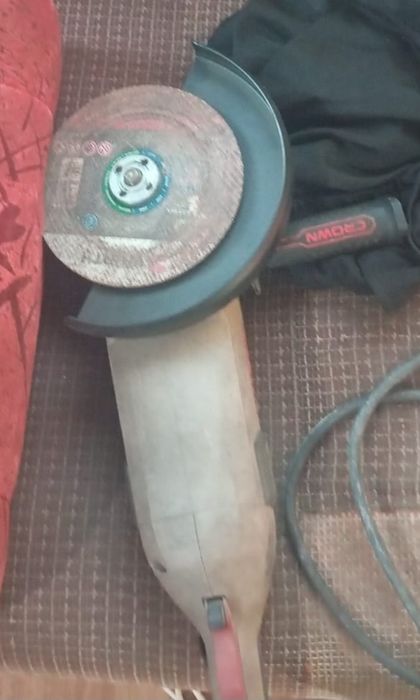 Продаю болгарку  в отличном состоянии