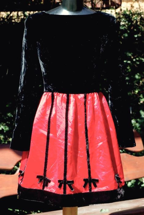 Rochie negru si rosu  din matase si  catifea de matase