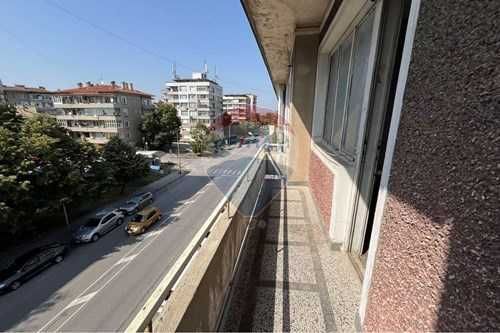 Продава се Тристаен апартамент в Шумен, Пазара - 78 кв.м за 1144 €/кв.м - Снимка #10