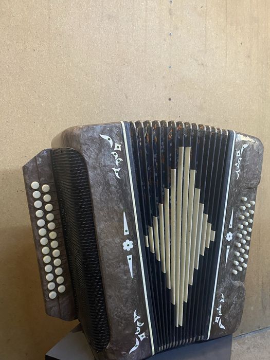 Продам гармонь б/у