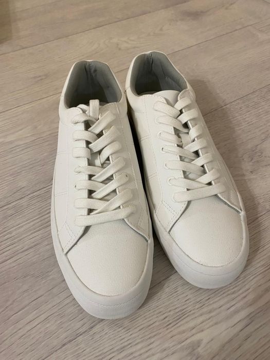 Продам белые кеды