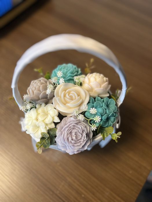 Восъчни букети от соеви свещи