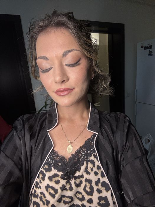Make-up profesional la Brasov la salon sau domiciliu.