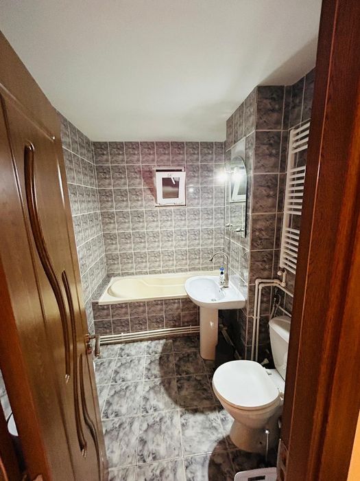 Închiriez apartament 2 camere cartier 1 mai