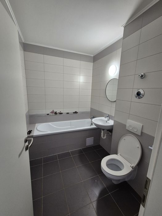 Garsonieră cu boxă și parcare