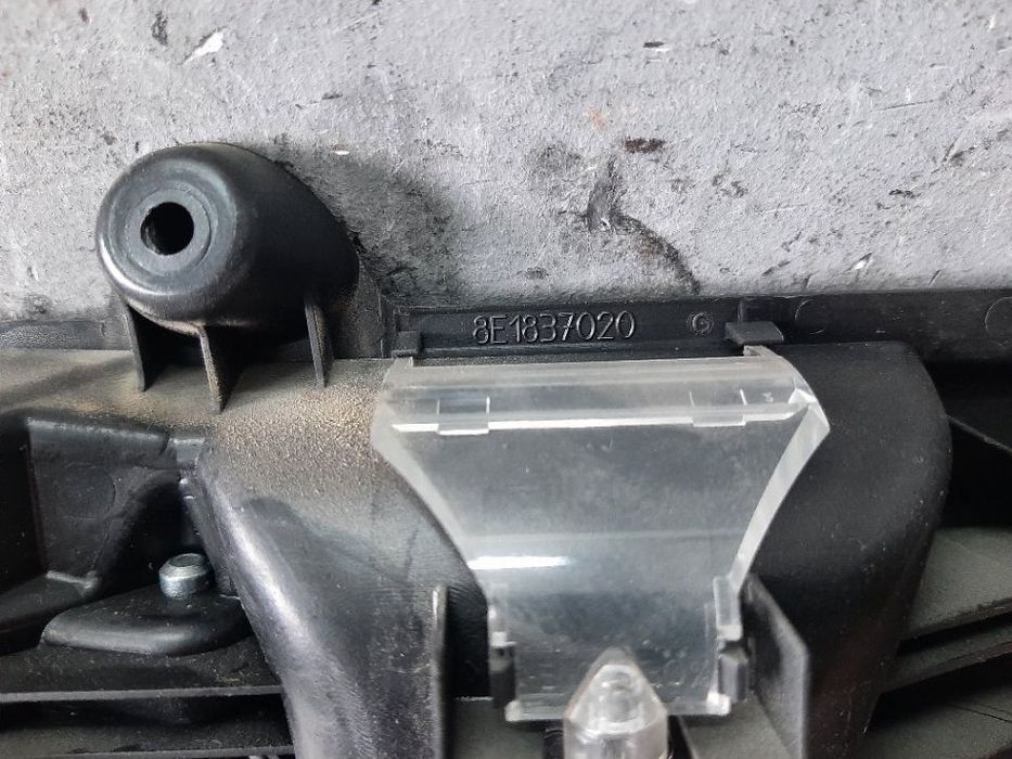 Maner interior usa dreapta fata audi a4 b7 8ec 8e1837020