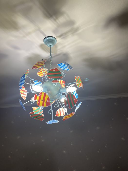 Пррлдаю люстру интерсного дизайна