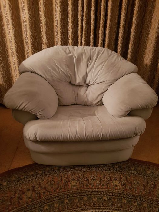 два кресла и диван