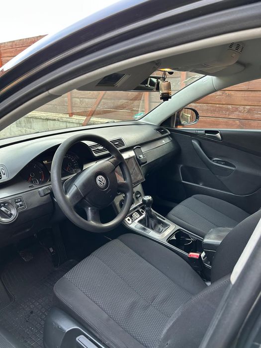 Vând VW Passat B6 (2010) – 2.0 TDI Common Rail – Proprietar – Navigați