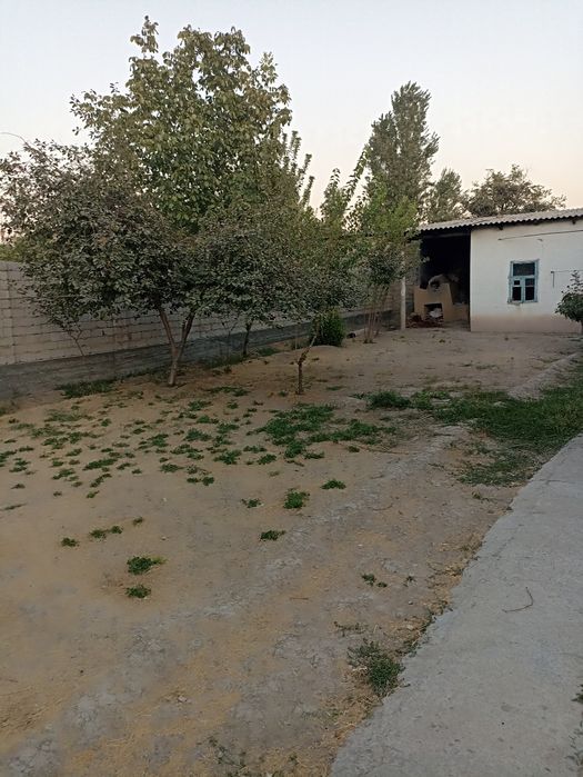 Уй сотилади. 8 соток. Сергели ва Янгихаёт га якин. Ор. Лайлак махал